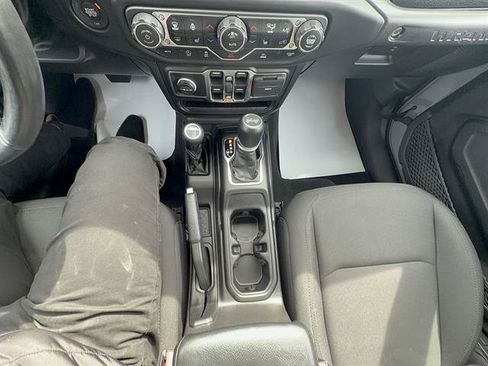 Used 2022 Jeep Wrangler Unlimited Sport AWD/4WD image 17