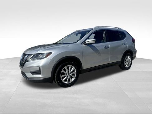 Used 2020 Nissan Rogue SV image 3