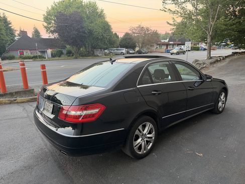 Used 2011 Mercedes-Benz E 350 4MATIC Sedan image 8