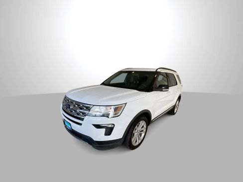 Used 2018 Ford Explorer XLT w/ Equipment Group 202A AWD/4WD image 4
