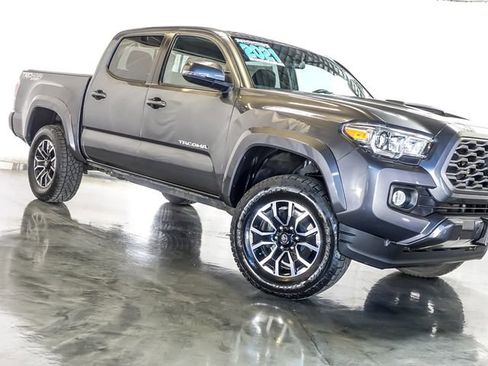 Used 2021 Toyota Tacoma TRD Sport w/ Technology Package AWD/4WD image 5