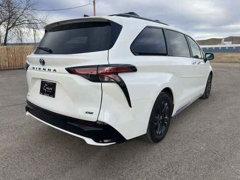 Used 2025 Toyota Sienna XSE image 7