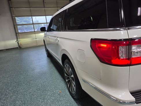 Used 2021 Lincoln Navigator L Reserve w/ Luxury Package AWD/4WD image 10