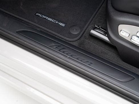 Certified 2026 Porsche Macan AWD/4WD image 14