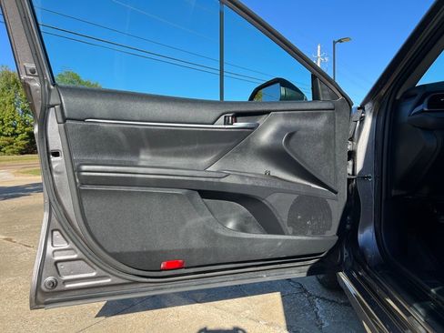 Used 2023 Toyota Camry SE image 11