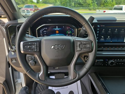 Used 2024 Chevrolet Silverado 2500 ZR2 w/ ZR2 Bison Edition AWD/4WD image 17