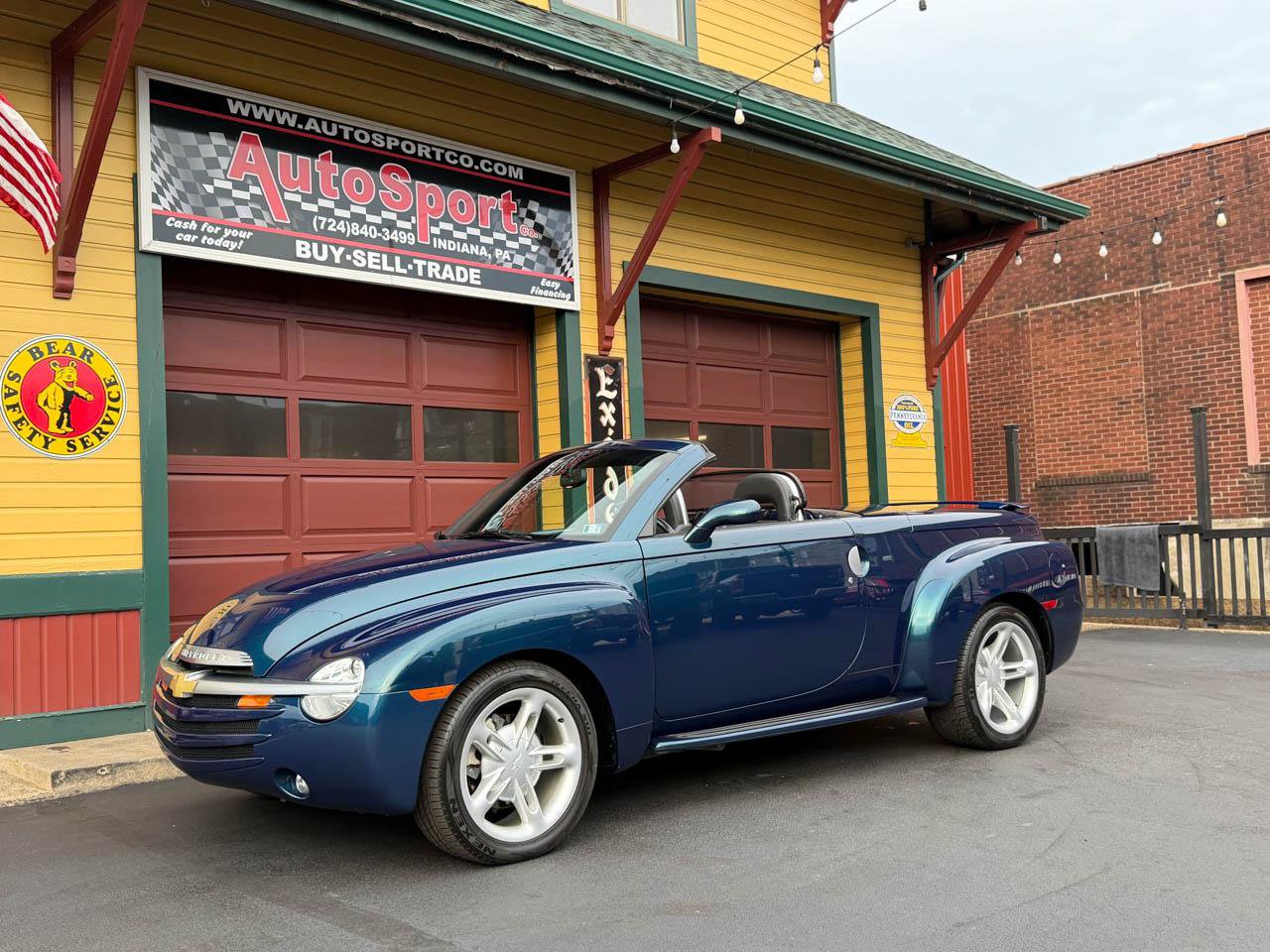 Used 2005 Chevrolet SSR w/ Preferred Equipment Group RWD image 13