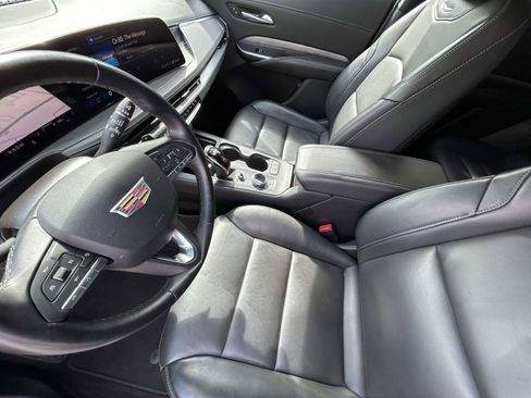 Used 2025 Cadillac XT4 Premium Luxury FWD image 10