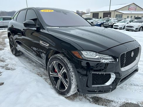 Used 2019 Jaguar F-PACE S image 3