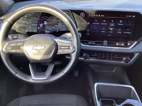 Used 2025 Chevrolet Equinox LT AWD/4WD image 14