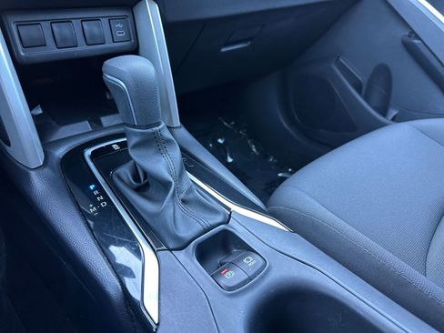 Used 2025 Toyota Corolla Cross LE image 40