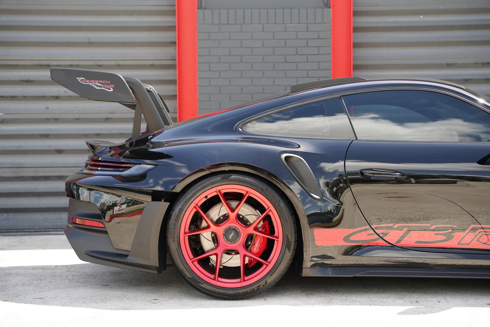 Used 2025 Porsche 911 GT3 RS w/ Weissach Package RWD image 7
