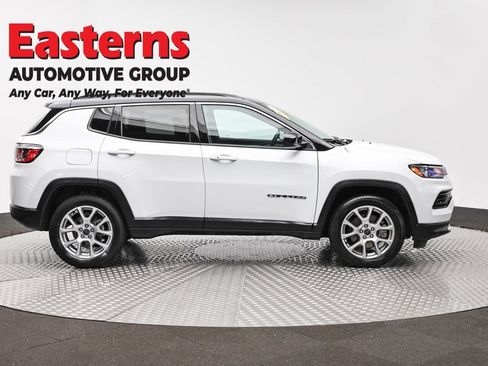 Used 2025 Jeep Compass Limited AWD/4WD image 4