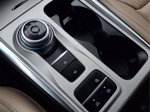 Used 2022 Ford Explorer XLT w/ Equipment Group 202A image 21