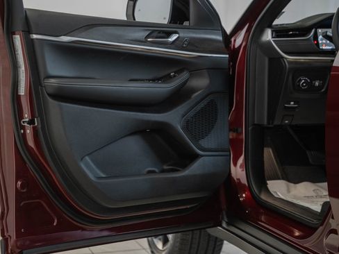 New 2025 Jeep Grand Cherokee Limited image 38