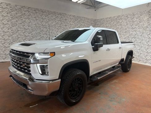 Used 2023 Chevrolet Silverado 2500 LTZ AWD/4WD image 3