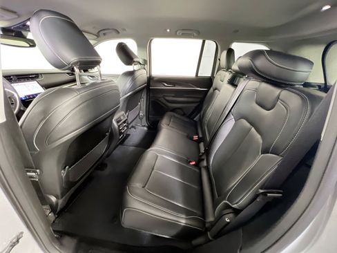 Used 2023 Jeep Grand Cherokee Limited w/ Black Appearance Package image 23