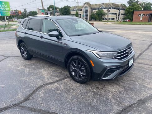 Used 2022 Volkswagen Tiguan SE FWD image 3