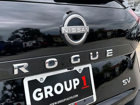 Used 2023 Nissan Rogue SV image 9