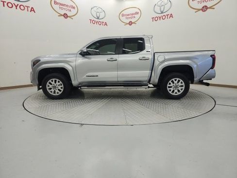 Used 2025 Toyota Tacoma SR5 AWD/4WD image 5
