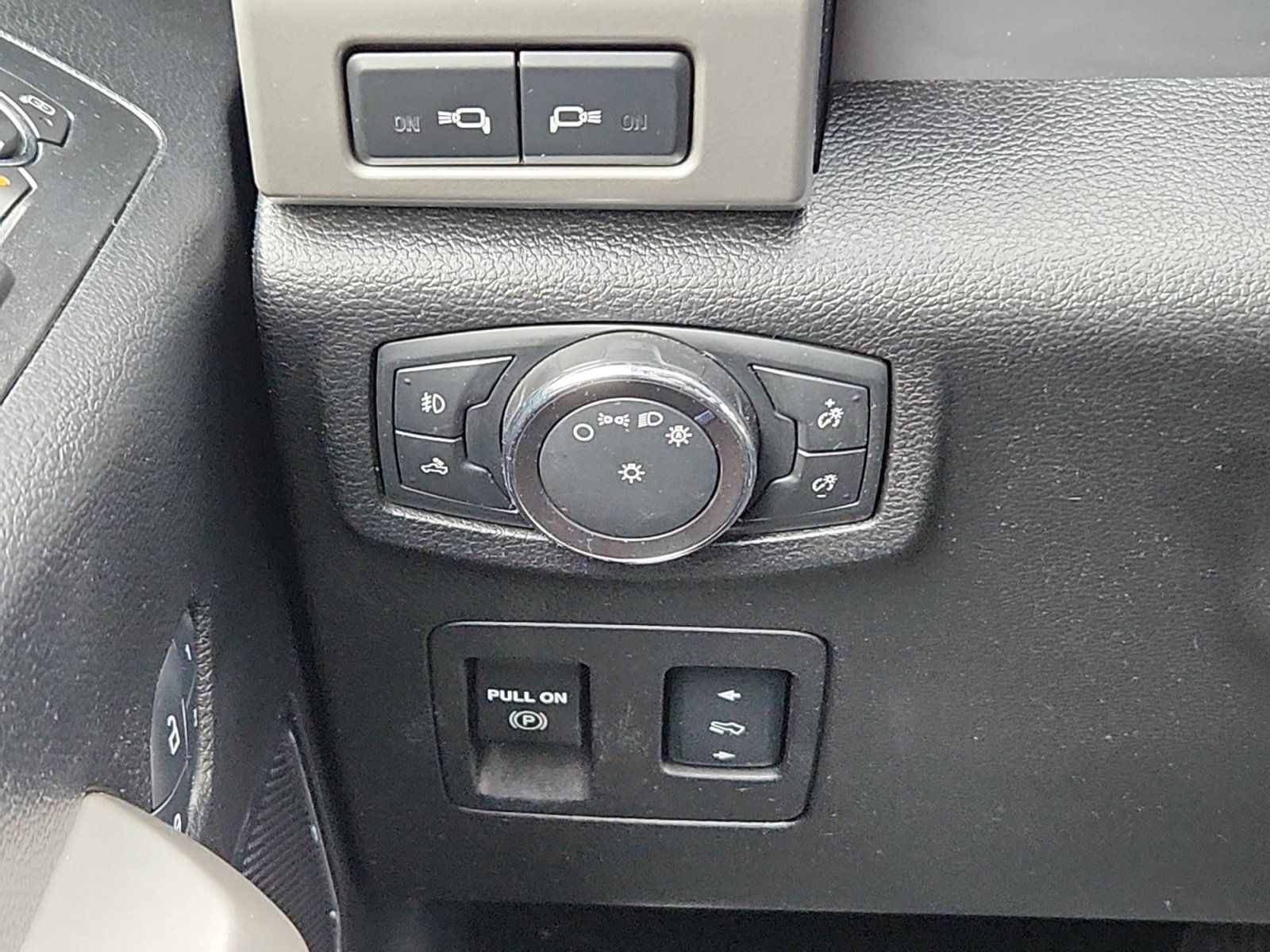Used 2018 Ford F150 Lariat w/ Equipment Group 502A Luxury AWD/4WD image 25