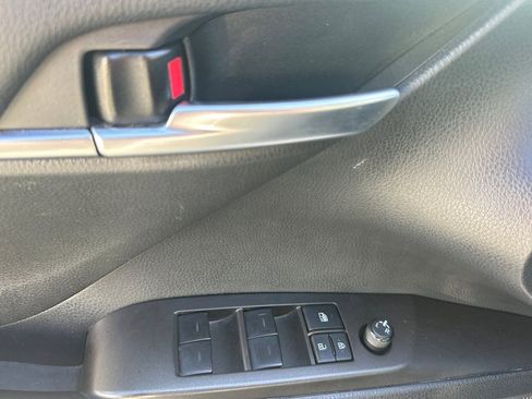 Used 2023 Toyota Camry SE image 12
