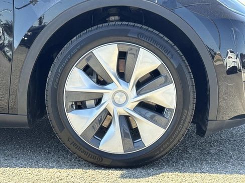 Used 2022 Tesla Model Y Long Range image 30