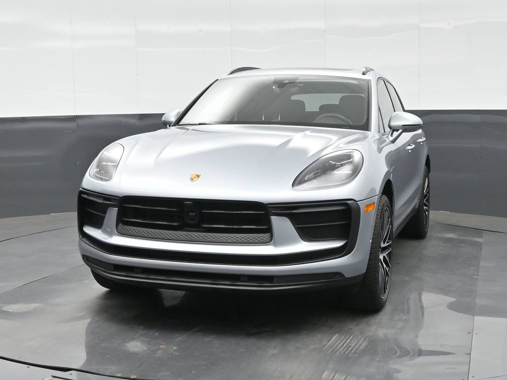 Certified 2024 Porsche Macan AWD/4WD image 12