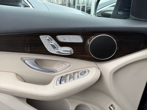 Used 2022 Mercedes-Benz GLC 300 4MATIC image 13