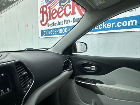 Used 2020 Jeep Cherokee Latitude Plus image 37