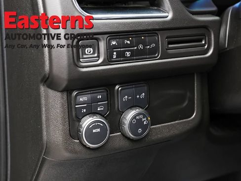 Used 2022 Chevrolet Suburban RST w/ Luxury Package AWD/4WD image 20