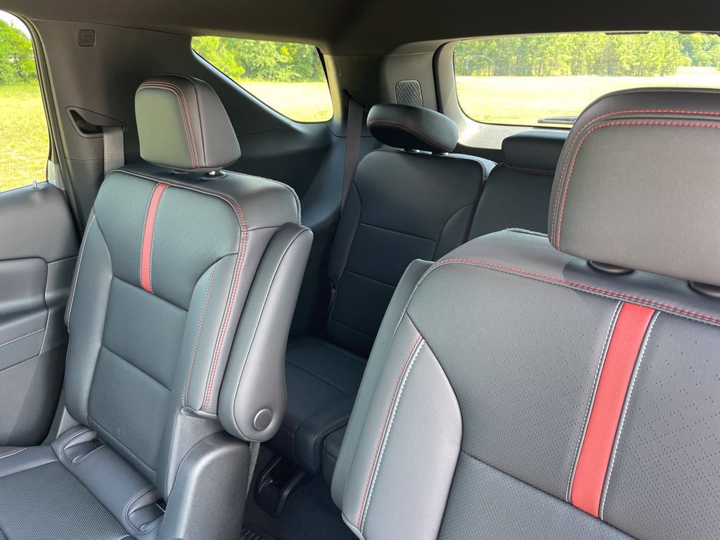 New 2026 Chevrolet Traverse RS w/ LPO, Floor Liner Package FWD image 34