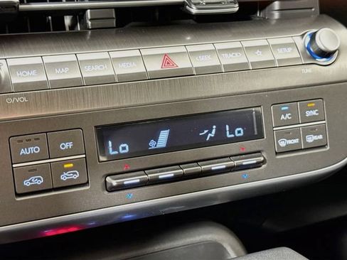 Certified 2025 Hyundai Kona SEL AWD/4WD image 17