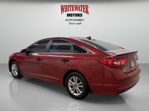 Used 2017 Hyundai Sonata SE image 2