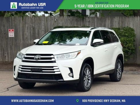 Used 2019 Toyota Highlander XLE AWD/4WD image 1