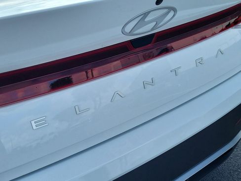 Used 2025 Hyundai Elantra SE FWD image 6