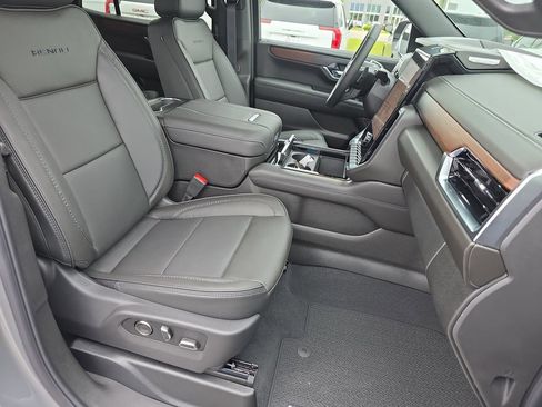 New 2026 GMC Yukon Denali w/ Sun & Power Step Package AWD/4WD image 39