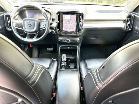 Used 2023 Volvo XC40 B5 Plus AWD/4WD image 25