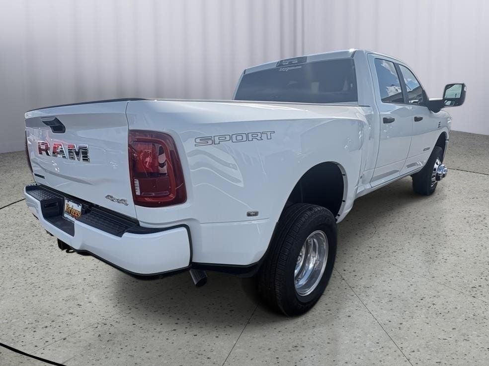 New 2026 RAM 3500 Big Horn AWD/4WD image 6