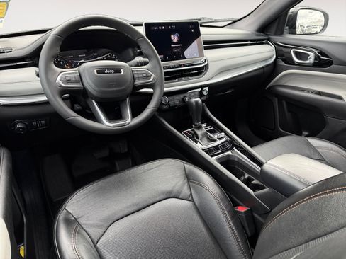 Used 2023 Jeep Compass Limited image 15