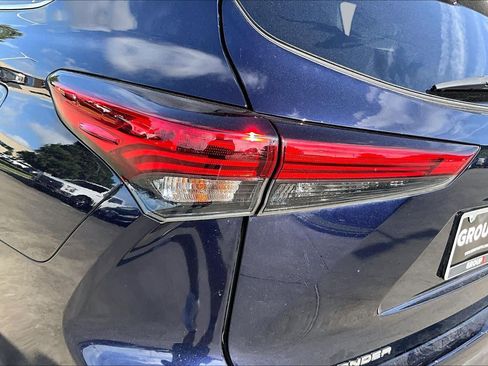 Used 2021 Toyota Highlander XLE FWD image 27