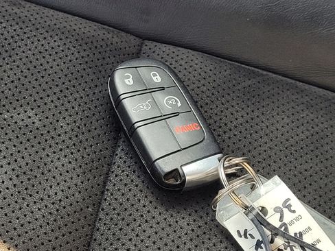 Used 2020 Jeep Grand Cherokee Altitude image 24