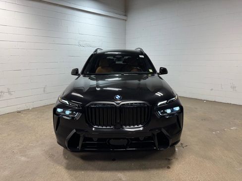 Used 2024 BMW X7 xDrive40i w/ M Sport Package AWD/4WD image 3