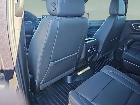 Used 2022 Chevrolet Tahoe Z71 w/ Luxury Package image 21