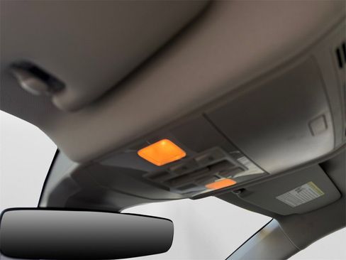 Used 2025 Volkswagen Jetta SE image 27