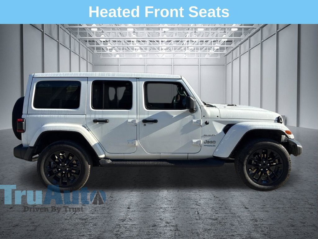 Used 2022 Jeep Wrangler Unlimited Sahara w/ Cold Weather Group AWD/4WD image 9