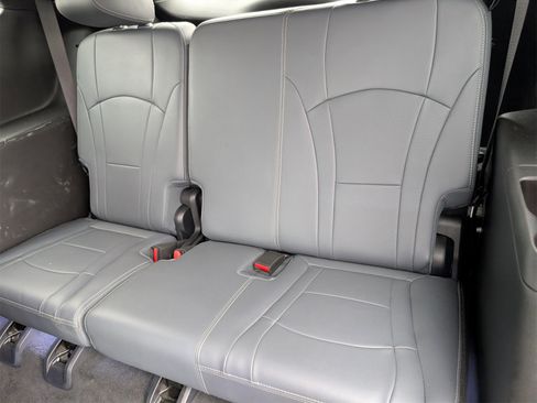 Used 2023 Buick Enclave Essence image 17