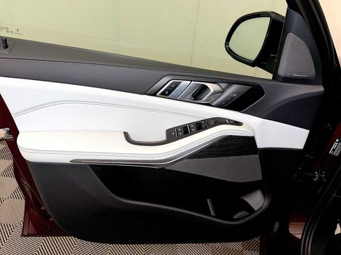 Certified 2024 BMW X5 xDrive40i w/ M Sport Package image 11