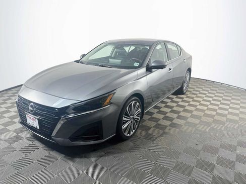Used 2023 Nissan Altima 2.5 SL AWD/4WD image 1