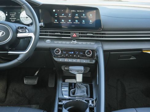 New 2026 Hyundai Elantra Limited FWD image 15